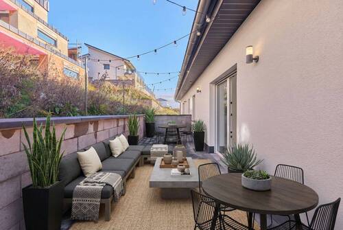 [KI-optimiertes Foto] Terrasse hinten - 