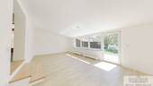 Wohnzimmer - Kernsanierte 4-Zimmer-Gartenwohnung im Bungalow-Stil - Wohnen direkt am Naturschutzgebiet Benraths