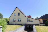 Hausansicht(4) - Gestaltbares Einfamilienhaus in Randlage von Frankenthal mit zwei Garagen,Wintergarten und Terrasse