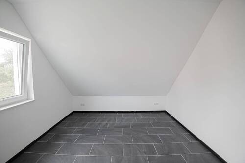 Arbeits- oder Kinderzimmer - 