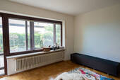 Wohnzimmer - 5 Zimmer Einfamilienhaus in München