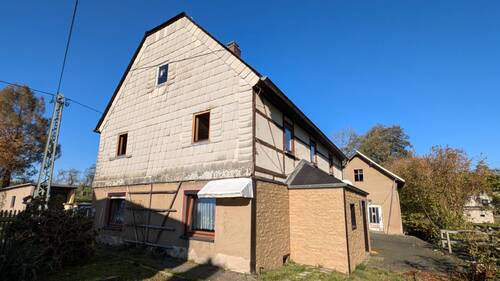 Giebelansicht mit Vorhaus - 5 Zimmer Einfamilienhaus in Frankenberg