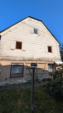 Giebel mit Asbestverkleidung - 