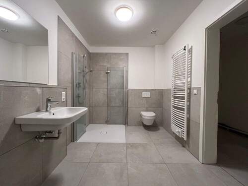 Badezimmer - Etagenwohnung mit 66,00 m² in Hude (Oldenburg) zur Miete