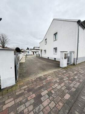 Einfahrt - Einfamilienhaus mit 300,00 m² in Pfungstadt zum Kaufen