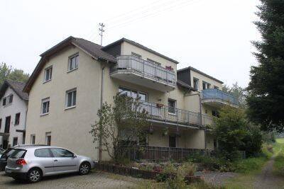 Haus - Helle Wohnung mit 3 Zimmern, Küche inkl. Einbauküche, Bad und Balkon in Spessart