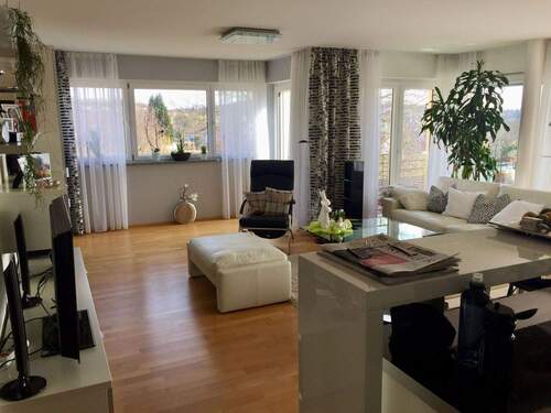 Blick ins Wohnzimmer von der Küche - 