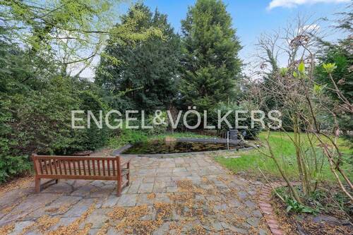 Schön angelegter Garten - 