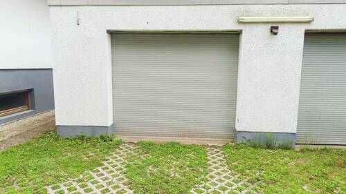 Einzelgarage mit elektr. Rolltor - 8 Zimmer Etagenwohnung in Berlin