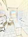 1. OG: Badezimmer - 