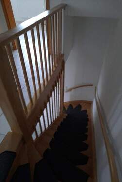 Treppe zum OG DG beide Häuser - 