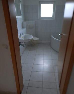 Bad mit Eckwanne im OG Haus 2 - 