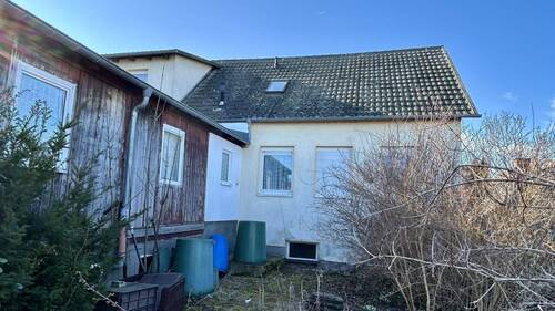 Rückseite mit Baracke - Einfamilienhaus mit 104,00 m&sup2; in Steinberg zum Kaufen