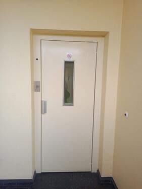 Aufzug - 1 Zimmer Etagenwohnung in Berlin