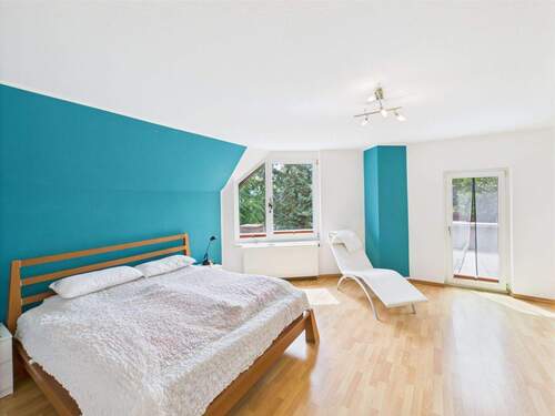 Elternschlafzimmer + Terrasse - 