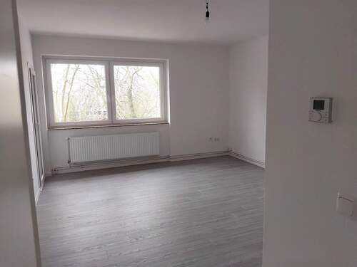 Wohnzimmer 1 - Renovierte 3 Zimmer Wohnung mit Balkon in Gelsenkirchen zu vermieten