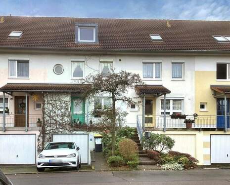 Hausansicht vorn - 3-Zimmer-Eigentumswohnung in einem Reihenmittelhaus 1. OG in Leipzig Baalsdorf