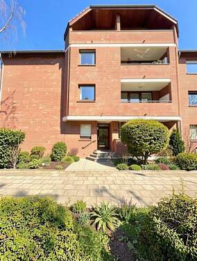 Außenansicht Eingang - Etagenwohnung mit 64,00 m&sup2; in Krefeld zum Kaufen