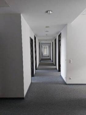 Flur - Büro mit 38,00 m&sup2; in Stuttgart zur Miete