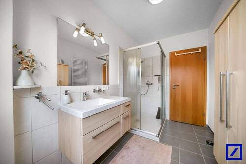 Badezimmer EG - Einfamilienhaus mit 174,70 m&sup2; in Blender zum Kaufen
