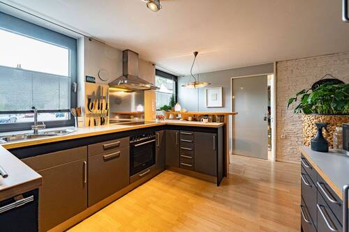 Helle und großzügige Küche - 5 Zimmer Mehrfamilienhaus, Wohnhaus in München