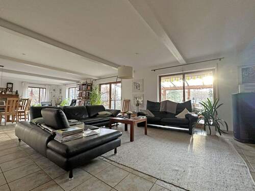 Wohn-/Esszimmer - 8 Zimmer Einfamilienhaus zum Kaufen in Schönbrunn im Steigerwald