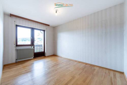 EG - Mögliches Büro mit Zugang zur überdachten Terrasse - 