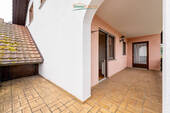 EG - Überdachte Terrasse mit Platz zum Grillen - 
