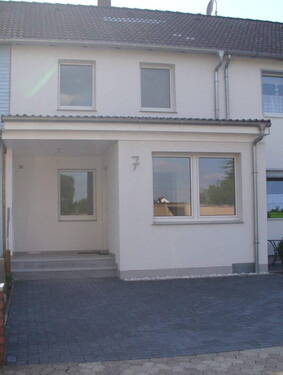 Vorderansicht - Biete Reihenmittelhaus in guter Wohnlage