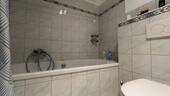 Bad mit Wanne - 