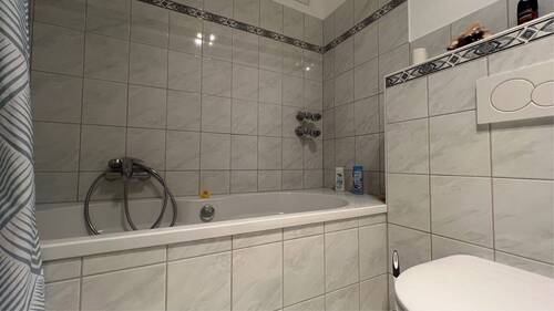 Bad mit Wanne - 