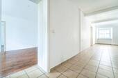 Flur, Blick auf Schlafzimmer - 