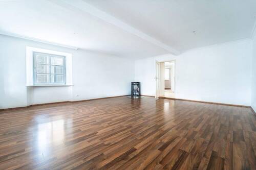 Wohzimmer 2 - 4 Zimmer Etagenwohnung zum Kaufen in Maxhütte-Haidhof OT Leonberg