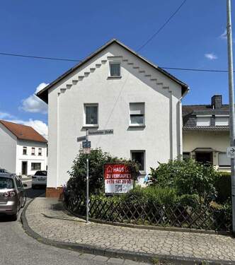 Bild 1 - Ihr neues Zuhause: Einfamilienhaus mit Pool, Einbauküche & 2 Stellplätzen