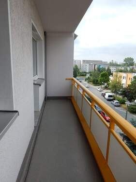 großer sonniger Balkon - 