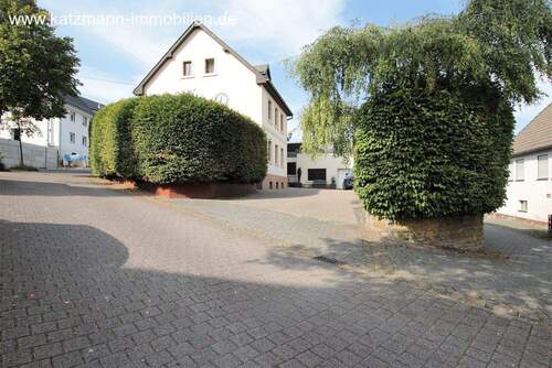 Zufahrt Praxis u. Wohnhaus - 7 Zimmer Büro zum Kaufen in Nettersheim