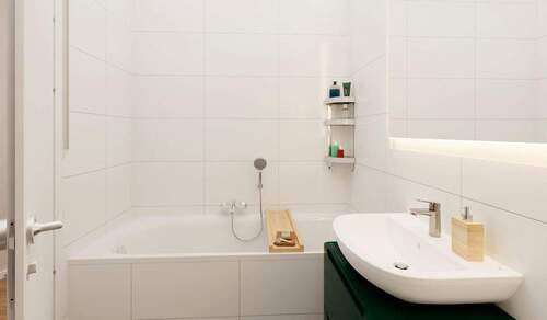Modernes Badezimmer mit Badewanne - 