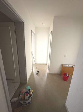 Einladender Flur mit Zugang zu allen Räumen - 2 Zimmer Etagenwohnung zur Miete in Berlin