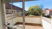 großer Balkon zum Innenhof - 