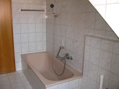 Badezimmer mit Wanne - 