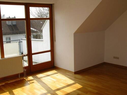 Wohnzimmer-2 u. Balkon - 