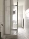 Bad mit Dusche - 