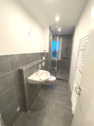 neu saniertes Tageslichtbad mit Dusche - 2 Zimmer Etagenwohnung zur Miete in Wurzen