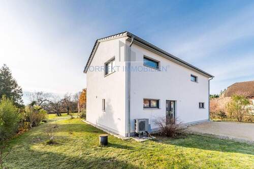 Eingangsbereich - 6 Zimmer Einfamilienhaus zum Kaufen in Radebeul