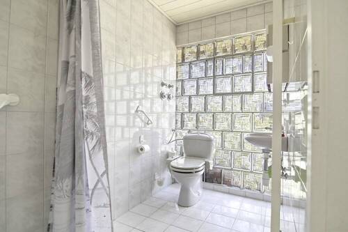 Badezimmer mit Fensterfront... - 