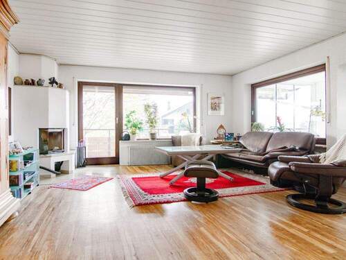 Lichtdurchflutetes Wohnzimmer mit Kamin...2 - Helle 4-Zimmer-Wohnung im EG - Ideal für Familien in Rümmingen