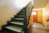 Treppenhaus - 3 Zimmer Etagenwohnung zum Kaufen in Magdeburg