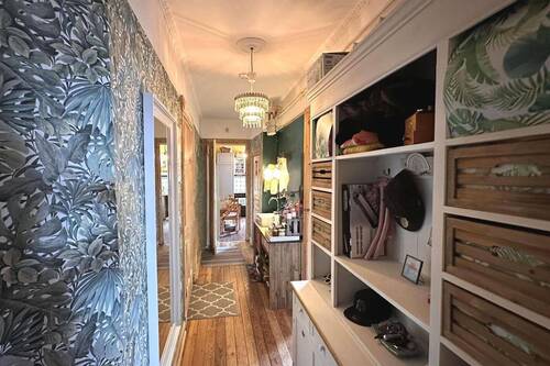 Flur - Stilvolle 3-Zimmer Altbauwohnung