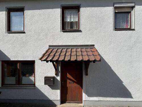 Eingang - Einfamilienhaus mit 200,00 m&sup2; in Straubing zum Kaufen