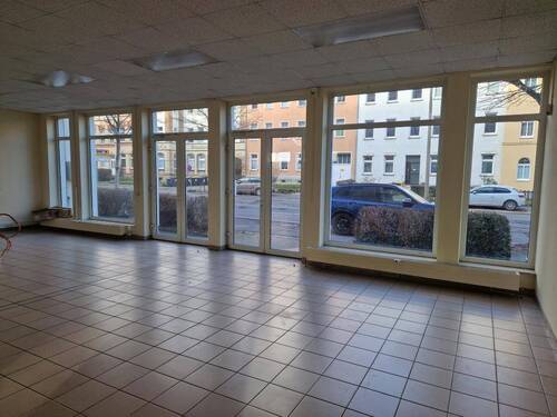Große Schaufensterfront - Gewerbeobjekt (Büro, Produktion, Verkauf) in Erfurt zum Kaufen